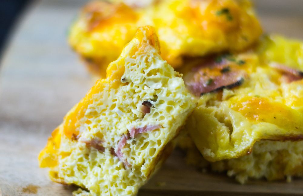 Cheesy low-carb bacon egg muffins