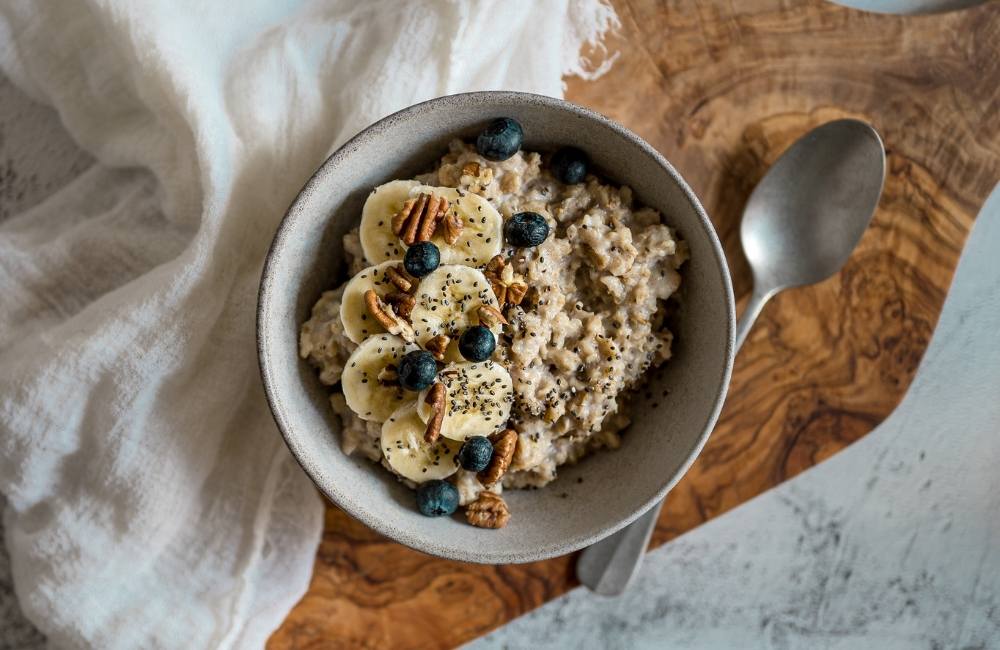 Oatmeal: healthy snacks for weight loss