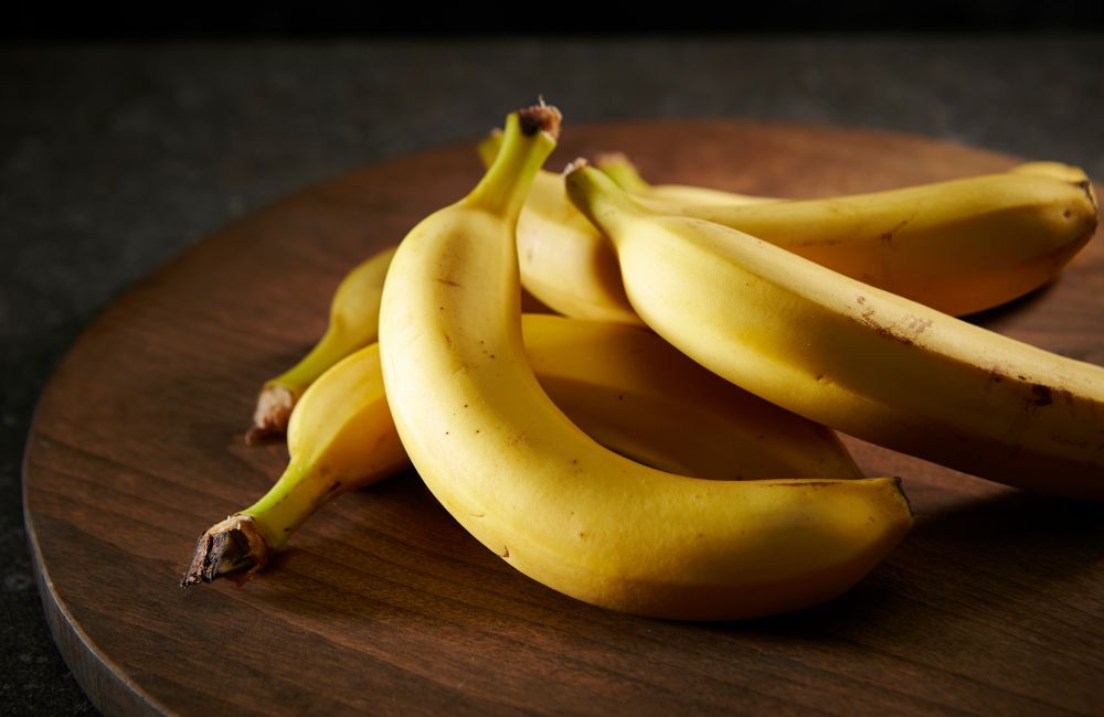 why-you-should-eat-a-banana-before-bed-every-night