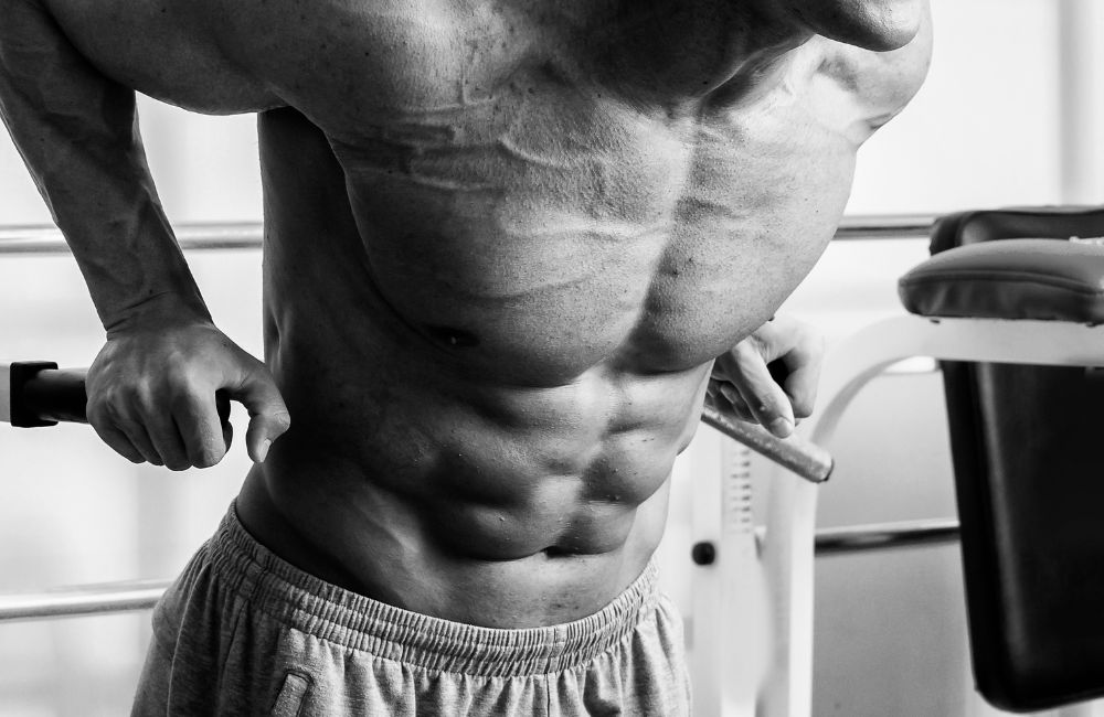 Men's fitness routine for building and maintaining muscle mass